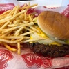 新規オープンしたFreddy's Fronzen Custard & Steakburgersに行ってきた。ここのハンバーガー最高かも…