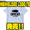 【バスブリゲード】ブラックバスシルエットが特徴的なTシャツ「UNSHIELDED LOGO TEE」発売！