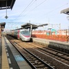多度津駅ホームにショベルカー　工事が本格化