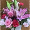 【母の日・プレゼント・お祝いに！】花のアレンジメントを配達してくれる「花キューピット」を頼んでみた！素敵なフラワーアレンジメントが来ました