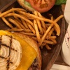 クア・アイナ - チーズバーガー