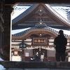 残雪の街をあるけば「尾山神社」