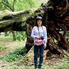 コスタリカ　背景は東公園の倒木