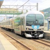 鬼無駅で121系電車と快速マリンライナーの交換