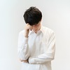 最近、人の名前が出てこない。それって“脳”じゃなくて、たぶん自分が怖いだけだ。
