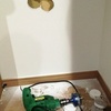 壁に穴を開けてみました。。