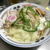 【今週のラーメン４４４９】 中華そば みたか （東京・三鷹） 五目ワンタン油そば ＋ チャシュー皿 ＋ サッポロラガービール 赤星  中瓶　〜悩んだ時に応えてくれる昭和レトロなゴージャス感覚！やっぱり安心安堵！みたかの一杯！