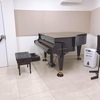 【渋谷の音楽スタジオ】高級ピアノを弾く