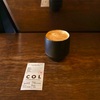 神保町の「GLITCH COFFEE&ROASTERS」でカフェラテ（Columbia Huila La Loma）。