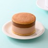 ファミリーマートから「極厚どら焼きバーガー チョコムース＆ミルクチョコムース」が新登場！ファミマ限定スイーツ新商品