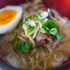 自宅でランチ「豚肉もやし炒めうどん」。