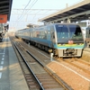 年末年始の多客期　5両編成の特急「南風」が多度津駅で