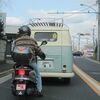 ＶＷ・ＢＵＳだ！・・・ちょっとどいて・・（東京都青梅市）