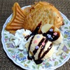 たい焼きとアイスのコラボの一皿    たい焼きパフェ「ice de taiyaki」 