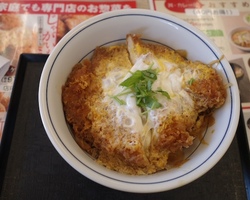 泉区七北田・かつやで「カツ丼竹」//謝恩祭価格で１５０円引き