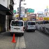 自転車歩道走行を問題視するあまり、ついには車の横暴な歩道利用を容認するに至った毎日新聞