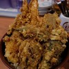 メシコレ連載＃48　巨大な海老天がはみ出て鎮座！デカ盛り好きなら行くべき「天ぷら　豊野」