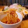 【広島つけ麺 銀治郎】9月オープンした広島つけ麺店。ニンニクチップ投入でまぜ麺ぽい変化も楽しんで(中区大手町)