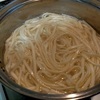昭和の現場職 ランチ作りは若手の仕事「うどん」