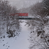 雪景色の空知川を渡るタラコ色のキハ40を撮る！