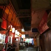 牧志市場近くのせんべろ通りでブラジル屋台。