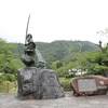 初夏の錦帯橋（３）河畔の群像（山口県岩国市岩国）