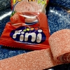 スペインお菓子 激安64%オフ『Fini(フィニ)ロールグミ ストロベリー』を食べてみた感想・口コミ【おかしのまちおか】