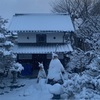 除雪の誘導員。