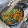 　６年生　調理実習で野菜炒めを作りました！
