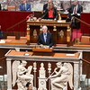 フランス議会、マクロン大統領の首相を不信任