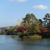 雪吊りと紅葉「兼六園」