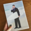 『サラリーマンはなぜサーフボードを抱えるのか？ / Why is the salaryman carrying a surfboard?』読んだ