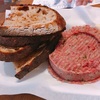 おいしすぎるチェコ名物 "beef tartar"  ビーフタルタルをお肉屋さんで食べてきました。