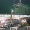 折尾駅 クレーン車による通路の設置 2019年3月15日