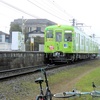 旧琴電畑田変電所近くを走る長尾線1300形1301-1302号