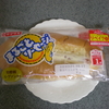 ヤマザキ製パン・まるごとソーセージ、マヨがいい味の惣菜パン