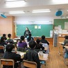 ６年生：図工　自画像を描く