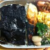 デスクで海苔おかか時鮭弁当