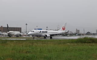 214J_FUK~(6.26_26)小型機も十分な水煙
