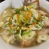 お昼に「坂内」の「塩味ラーメン、ワンタンとネギのトッピング」