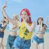 Weeekly の「 LIGHTS ON」 歌詞和訳,曲は、夏の夜に愛や自由、そして情熱的な感情...