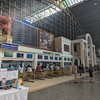 鉄道内で物売りから弁当を買う(大阪経由でタイへ・6日めその2)