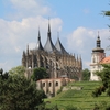 チェコの「クトナー・ホラ」には人骨装飾で有名な「セドレツ納骨堂」がある