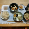 野菜味噌汁(新規作成)。豆腐大豆人参胡瓜サラダ。厚揚げ。納豆。