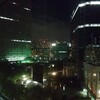 ロキ、夜の巷を徘徊する