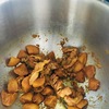 ホットクックで日中にお弁当に使えるお惣菜を仕込む「かぶと豚肉のカレー風味」