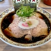 【今週のラーメン５４６０】くじら食堂 nonowa東小金井店（東京・東小金井）ブラックチャーシュー ＋ 生卵 ＋ サッポロ赤星２本　〜題して小金井ブラック！卵加えてすき焼き風？太麺細麺など自由自在！大盛無料で一回食っとけ！