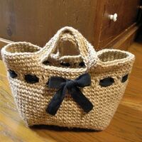 前編 麻ひもバッグ かわいいミニサイズ 底と側面の編み方メモ コクヨの麻紐 かぎ針の ぐるぐる編み 編み物本を編む ルーエル通り39番地