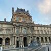 ルーブル美術館は建物自体もアート　パリ