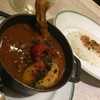 今日も、いただきます！　～鎌倉　Curry Club Cuillere 「骨付き鶏もも肉のバスク風カレー ～揚げ卵添え～